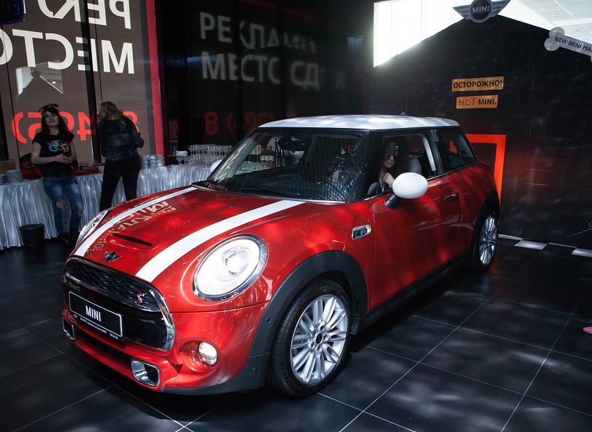 mini hatch  2014 