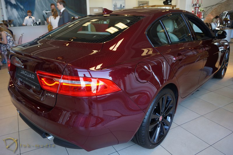  jaguar xe 2015  