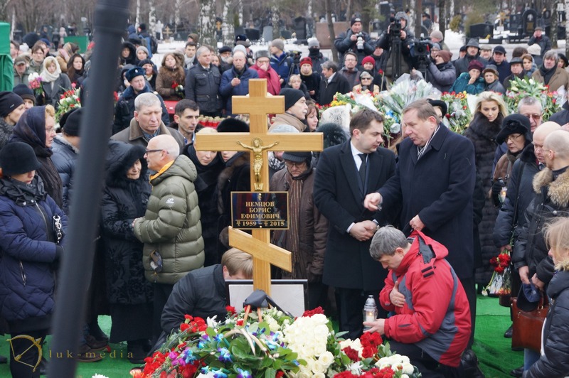 похороны немцова фото с троекуровского кладбища