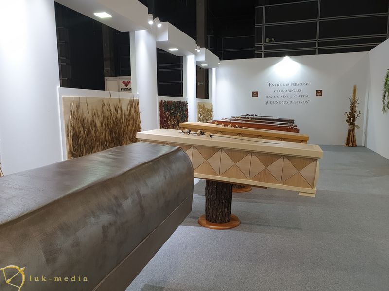 Гробы на выставке в Валенсии, часть первая