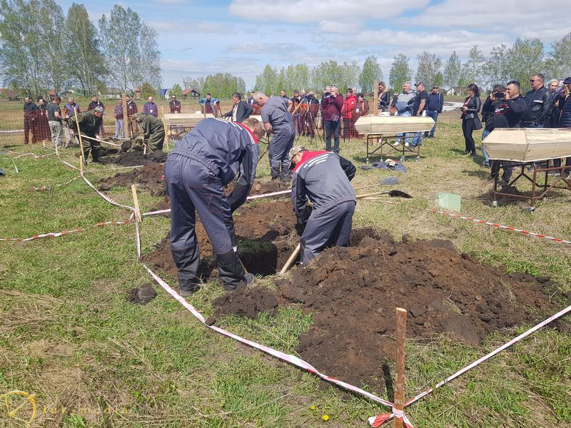 Конкурс скоростной копки могилы на выставке Некрополь Сибирь 2021