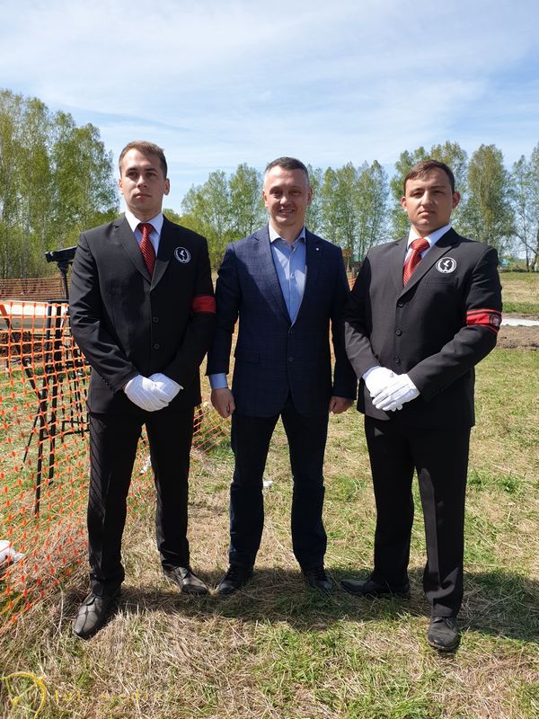 Конкурс скоростной копки могилы на выставке Некрополь Сибирь 2021