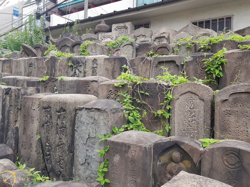 Кладбище в Осаке