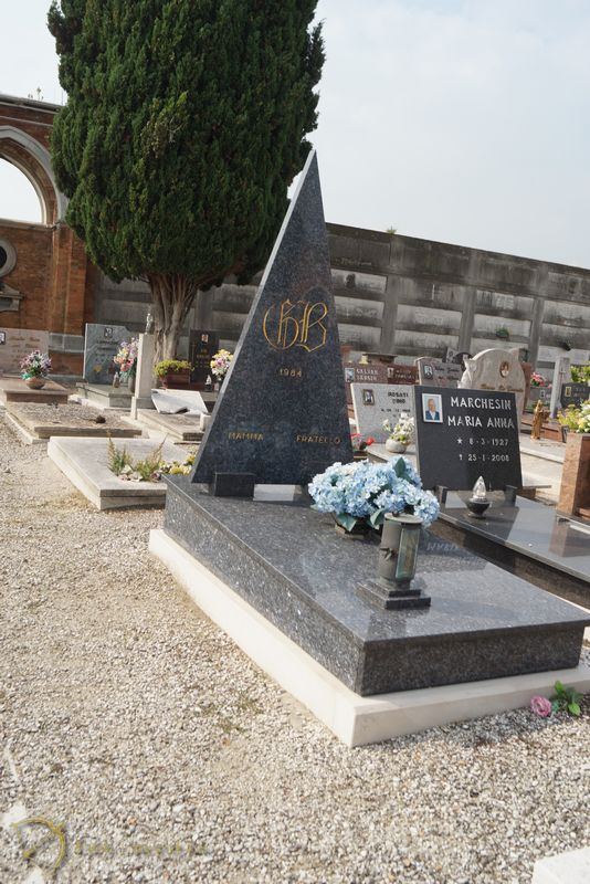 кладбище Сан-Микеле в Венеции