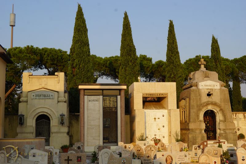 итальянское кладбище