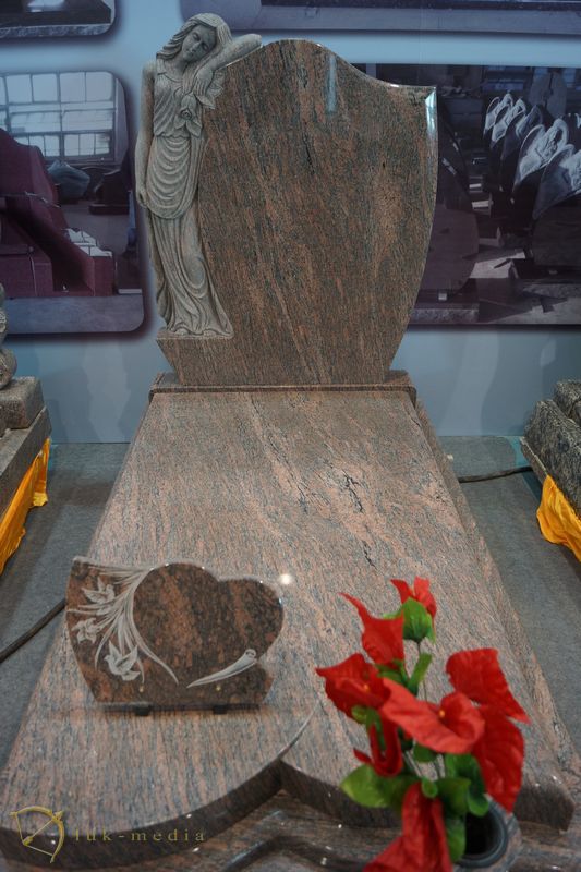 Памятники на выставке камня в Сямыне