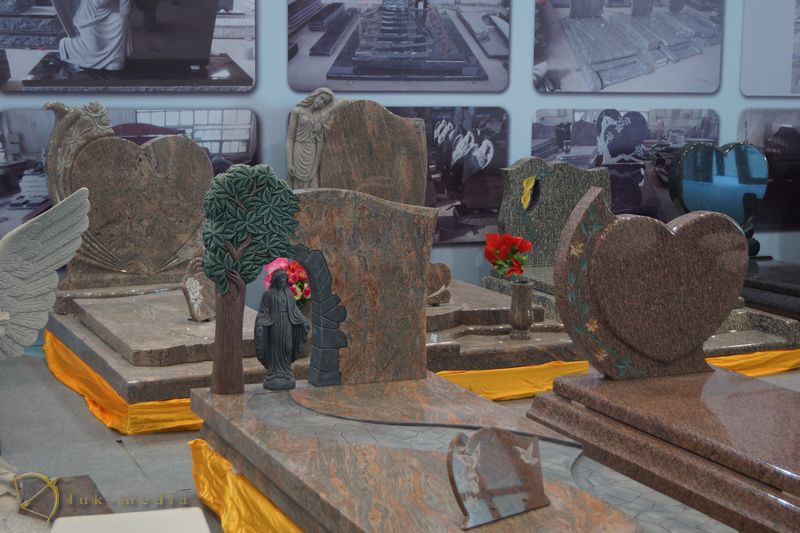 Памятники на выставке камня в Сямыне